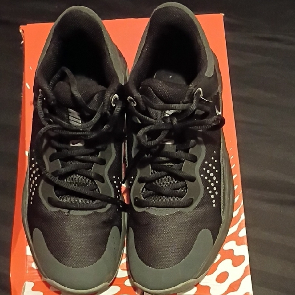 Nike Black Athletic Shoes Sleek Design